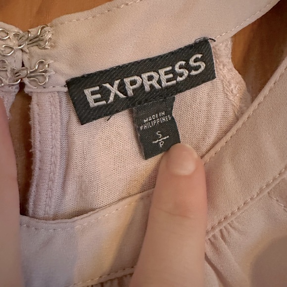 Light pink Express sleeveless blouse size small - Picture 2 of 2